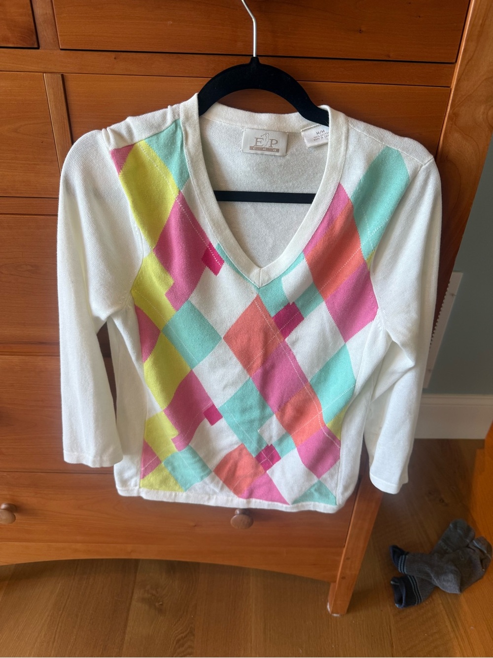 Classic V‑Neck Argyle Sweater in White with Pink, Mint & Yellow